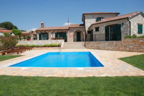 Luxuriöse Villa Cirsium mit eigenen Pool